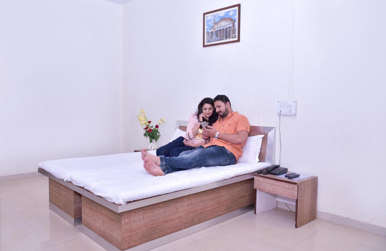 Surya Shibir Resort ปูเน่ ภายนอก รูปภาพ